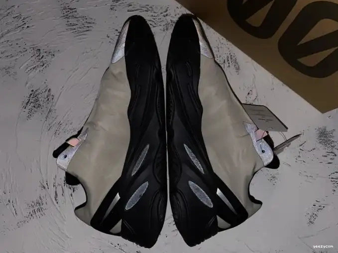 Boost FY3729 MNVN Bone Yeezy 700 Adidas 0502